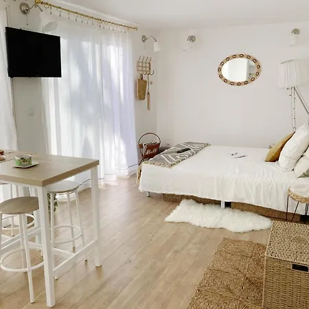 Myhotelroom-2